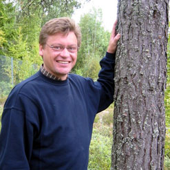 Ola Klanderud fra Eidskog mener at flere skogeiere bør satse på varme. (Foto: Vera Wold/NRK) Ola Klanderud fra Eidskog mener at flere skogeiere bør satse på varme. (Foto: Vera Wold/NRK)