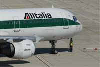 Det italienske flyselskepet Alitalia er i ferd med å gå konkurs. Foto: AFP/Scanpix 