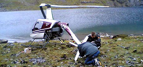 Helikopteret ber preg av eit hardt møte med vatnet. (Foto: Alf-Jørgen Tyssing)