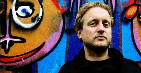 Pretty fly for a white guy: Øyvind Holen forteller om hiphop i Store Studio mandag 6. september. (Foto: Spartacus forlag)