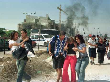 16 menneske vart drepne i den doble sjølvmordsaksjonen i Beersheba i Israel tysdag. (Foto: AFP/Scanpix)