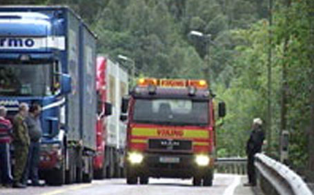 Ulykken førte til lange køer på E16. Foto: Vestlandsrevyen. Ulykken førte til lange køer på E16. Foto: Vestlandsrevyen.