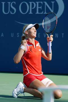 Jelena Dementieva jublet etter seieren i kvartfinalen. (Foto: AP/Scanpix)