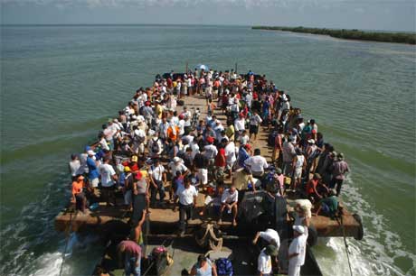 Evakuering fra de karibiske øyene fortsetter. I ettermiddag kan orkanen nå Mexico.(Foto:Scanpix) Evakuering fra de karibiske øyene fortsetter. I ettermiddag kan orkanen nå Mexico.(Foto:Scanpix)