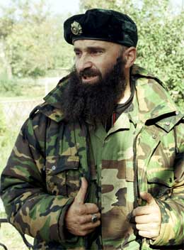 Sjamil Basajev, den mest ettersøkte mannen i Russland, har blitt nestleiar for opprørarane i Tsjetsjenia. (Scanpix-foto)