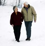 Større risiko for komplikasjoner? Personer over 65 år, beboere på alders- og sykehjem, og personer med hjerte- og karsykdommer anbefales å ta influensavaksine. Foto: Scanpix