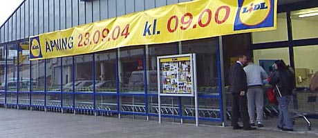 Ikkje kø: Det var ingen trengsel då Lidl sin butikk opna i Ålesund i formiddag.