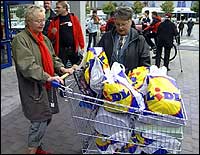 Introduksjonen av Lidl har ikke ført til billigere mat i Norge (Foto: NRK) Introduksjonen av Lidl har ikke ført til billigere mat i Norge (Foto: NRK)