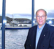 Leder Reidar Nilsen i Norges Fiskarlag mener et stort antall norske fiskebåter bør sendes til de flomrammede i Asia.