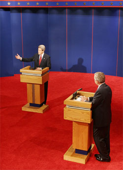 John Kerry var offensiv i debatten mot president Bush. (Foto: AFP/Scanpix) John Kerry var offensiv i debatten mot president Bush. (Foto: AFP/Scanpix)