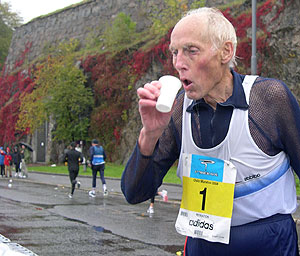Kristian Skarsvåg, en spreking på 82 år. Foto: NRK Kristian Skarsvåg, en spreking på 82 år. Foto: NRK