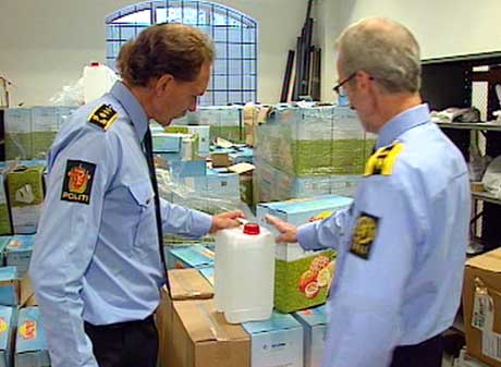 De tre HA-medlemmene er tiltalt i en stor spritsak. Politiet beslagla store mengder druebrennevin i fjor høst. (Foto: NRK)