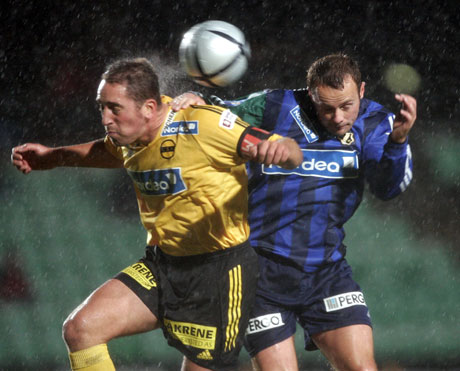 Lillestrøms Magnus Powel ( til venstre) i kamp med Stabæks Mike Kjølø (Foto: Scanpix) Lillestrøms Magnus Powel ( til venstre) i kamp med Stabæks Mike Kjølø (Foto: Scanpix)