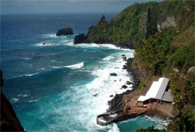 IDYLL: Mange av den idylliske øya Pitcairns menn er tiltalt for seksuelle overgrep. (Foto: AP/Scanpix)