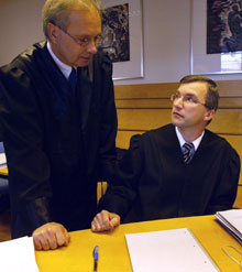 Statsadvokat Helge J. Kaasbøll (til høyre) og forsvarer, advokat Terje Engebretsen. Foto: Gorm Kallestad / SCANPIX 