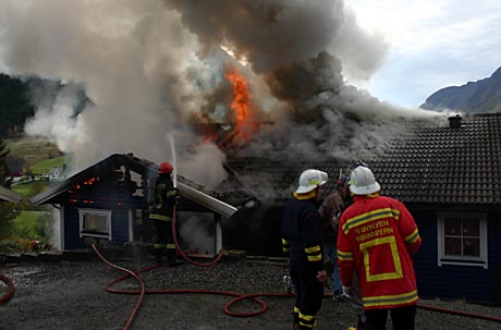 Huset på Nordvik i Syvde ble totalskadd i brannen (Foto: Sigve Slagnes)