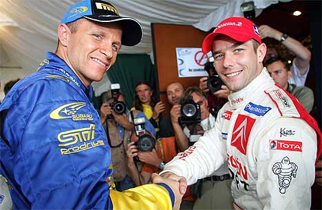 Petter Solberg må sannsynligvis gratulere Sebastien Loeb med VM-seieren etter helgens løp på Korsika. (Foto: Jean-Paul Pelissier/REUTERS/SCANPIX) Petter Solberg må sannsynligvis gratulere Sebastien Loeb med VM-seieren etter helgens løp på Korsika. (Foto: Jean-Paul Pelissier/REUTERS/SCANPIX)