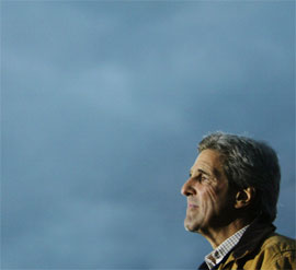 STØTTE: Storavisa The New York Times mener Kerry vil bli en mye bedre president enn George W. Bush. (Foto: REUTERS/Brian Snyder)