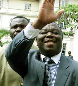 GODTATT: Frifinnelsen av Morgan Tsvangirai er godkjent av myndighetene i Zimbabwe. (Foto: AFP)