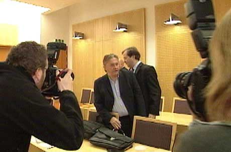 Trond Kristoffersen ankommer retten om morgenen 19. oktober 2004, før dommen falt. Foto: NRK