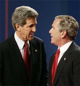 SLÅSS: Bush og Kerry slåss om valgmannsstemmene i viktige stater. Andre stater er ikke så viktige. (Foto:REUTERS/Jim Young) 