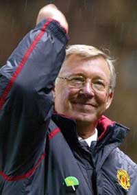 Sir Alex Ferguson var strålende glad etter seieren over Arsenal. (Foto: AP / SCANPIX)