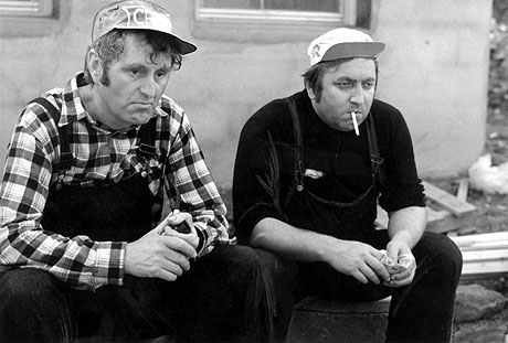Gunnar Haugan og Rolv Wesenlund, her i en scene fra filmen "Norske byggeklosser" i 1971 Foto: SCANPIX