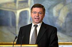 Statsminister Kjell Magne Bondevik gjer i Stortinget 21.mars 2003 greie for regjeringa sitt standpunkt til krigen mot Irak. Foto: Cornelius Poppe, Scanpix 