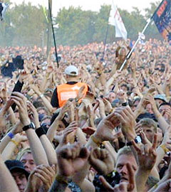 Iron Maiden har fortsatt godt tak på publikum, akkurat som har på Roskilde i 2003. Foto: Jørn Gjerøse, nrk.no/musikk.