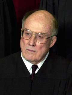 William Rehnquist har sittet i høyesterett i 32 år. (Foto: AFP/Scanpix) William Rehnquist har sittet i høyesterett i 32 år. (Foto: AFP/Scanpix)