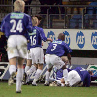 Moldespillerne jubler etter at de gikk opp i ledelse. Med scoring av John Andreas Husøy. Foto: Ørn E. Borgen/SCANPIX. Moldespillerne jubler etter at de gikk opp i ledelse. Med scoring av John Andreas Husøy. Foto: Ørn E. Borgen/SCANPIX.