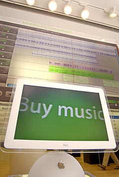 Musikkbutikken iTunes på internett kommer ikke til Norge med det første. Foto: AP Photo / Paul Sakuma. Musikkbutikken iTunes på internett kommer ikke til Norge med det første. Foto: AP Photo / Paul Sakuma.