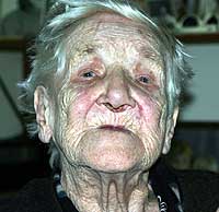 FØDTE I TUNNELEN: Ebba Johansson (91) møtte høygravid i tunnelen og fødte mens russere og tyskere kjempet for livet ikke langt unna. Foto: Jakob Arvola, NRK