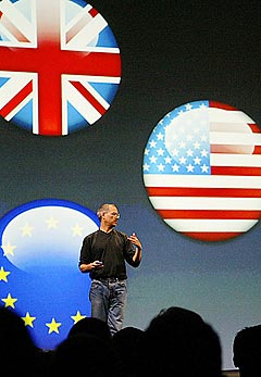 Snart verdensherredømme? Det er bare et tidsspørsmål før brukere i Norge også kan kjøpe musikk via Steve Jobs og Apples iTunes. Foto: Jim Watson, AFP Photo.