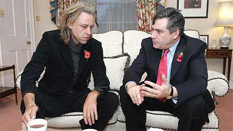 Sir Bob Geldof og finansminister Gordon Brown ble i går enige om at Live Aid slipper å betale moms. Foto: Scanpix.