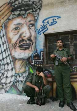 Palestinske soldater i Gaza by torsdag. (Foto: Scanpix / AP)