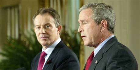 George W. Bush tok imot sin venn Tony Blair i Det hvite hus i dag. (Foto: Reuters/Scanpix)
