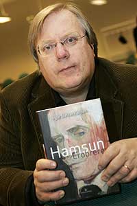 Blant 25 nominerte bøker var Ingar Sletten Kolloen si bok Hamsun. Erobreren mest populær blant lesarane. (Foto: Heiko Junge/Scanpix) 
