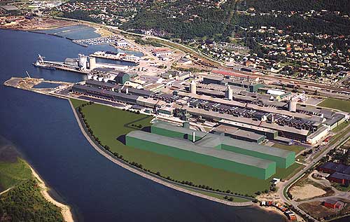 Slik blir den nye anodefabrikken liggende (grønt område) i forhold til aluminiumsverket. Foto/grafikk: Elkem Slik blir den nye anodefabrikken liggende (grønt område) i forhold til aluminiumsverket. Foto/grafikk: Elkem