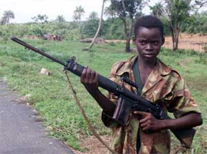 En 14 år gammel gutt i Sierra Leone. (Foto: AP/Scanpix)