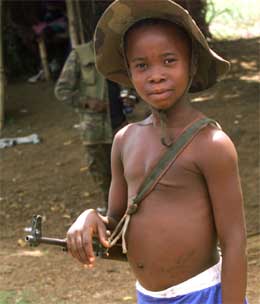 En elleve år gammel gutt nær Sierra Leones hovedstad Freetown. (Foto: AP/Scanpix)