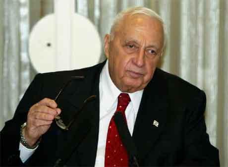 Regjeringskollegaer skuldar Ariel Sharon for å ha bllitt ein mjuk mann. (Foto: AFP/Scanpix)