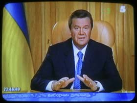 Statsminister Viktor Janukovitsj, utropt til Ukrainas nye president, oppfordret til nasjonal samling på TV i går. (Foto: Kanal 5)