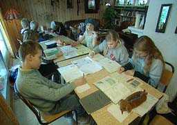 Det er hjemmeundervisning på Tåtøy skole i Kragerø. (Foto: Lars Tore Endresen)
