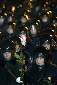 Opprørspoliti i Kiev. Foto: Genya Savilov, AFP
