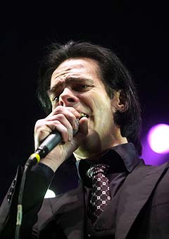 30 norske Nick Cave fans ble snytt for konsert i København. Her er han i aksjon på scenen i Oslo Spektrum. Foto: Knut Fjeldstad, Scanpix. 30 norske Nick Cave fans ble snytt for konsert i København. Her er han i aksjon på scenen i Oslo Spektrum. Foto: Knut Fjeldstad, Scanpix.