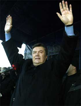 Statsminister Viktor Janukovitsj mener han har vunnet. (Foto: AFP/Scanpix)