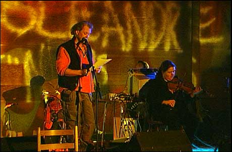 Forfattar Ivar Orvedal og musikar Synnøve S. Bjørset. (Foto: Svein Ove Hansli)