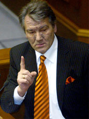 Victor Justsjenko talte i parlamentet i Kiev i dag. FOTO: Scanpix/AP Photo 