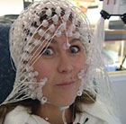 Slik måler man elektrisitet i hjernen. Foto: NRK